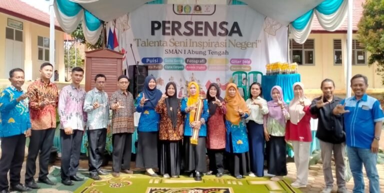 MIRZA Ketua Pengurus Daerah Ikatan Wartawan Online (IWO) Lampung Utara hadir sebagai juri lomba jurnalistik SMA 1 Abung tengah
