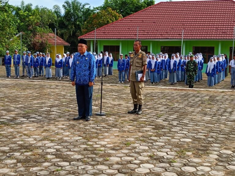Peringati Hari Pahlawan Ke-80, Camat Negeri Agung Gelar Upacara