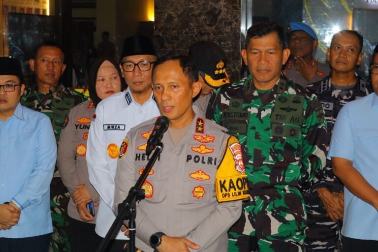 Kapolda Lampung Dan Forkopimda Monitoring Pengamanan Dan Jalannya Ibadah Natal Di Gereja Bandar Lampung