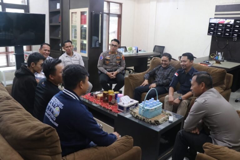 IWO Lampung Barat Kunjungi Kapolres, Perkuat Sinergi Jurnalis dan Polri