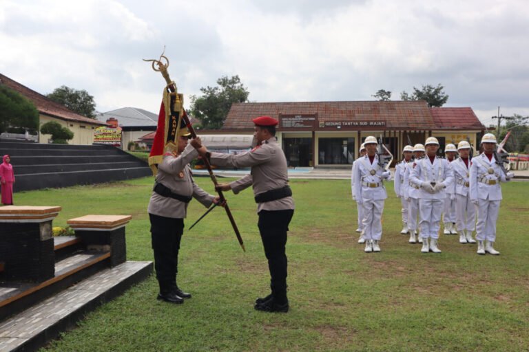 Upacara Serah Terima Tunggul Kesatuan Wira Bhakti Ramik Ragom dan Pisah Sambut Kapolres Way Kanan
