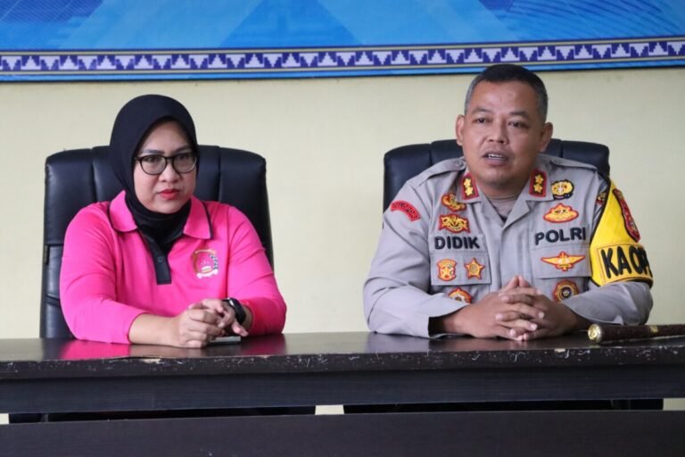 Kapolres dan Ketua Bhayangkari Berikan Pembinanan dan Arahan Kepada Polwan Polres Way Kanan