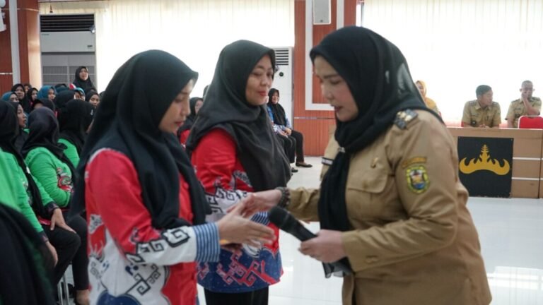 Wali Kota Bagikan Dana Insentif Kader Posyandu, Poskeskel dan Pokmas