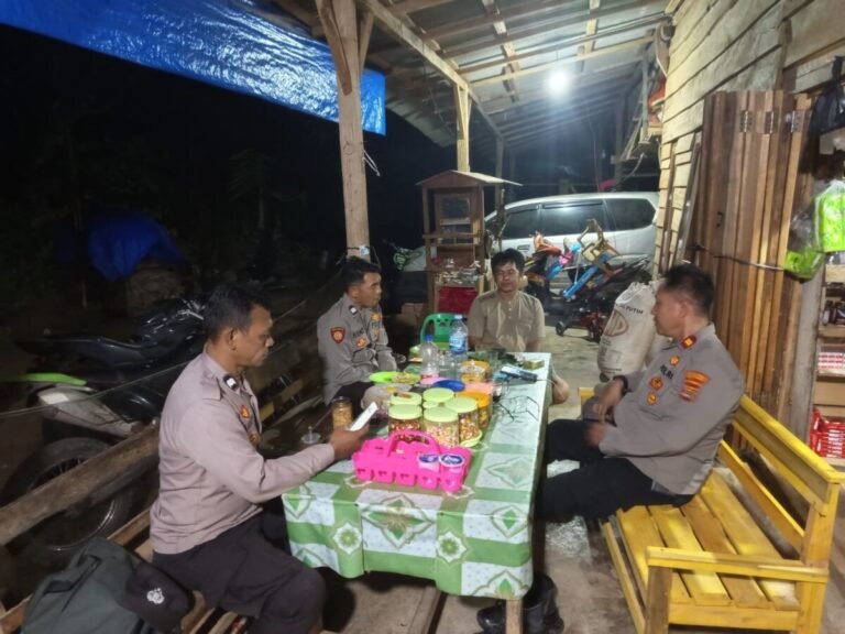 Sambangi Warga, Polisi Pantau Kamtibmas dan Sosialisasi 110