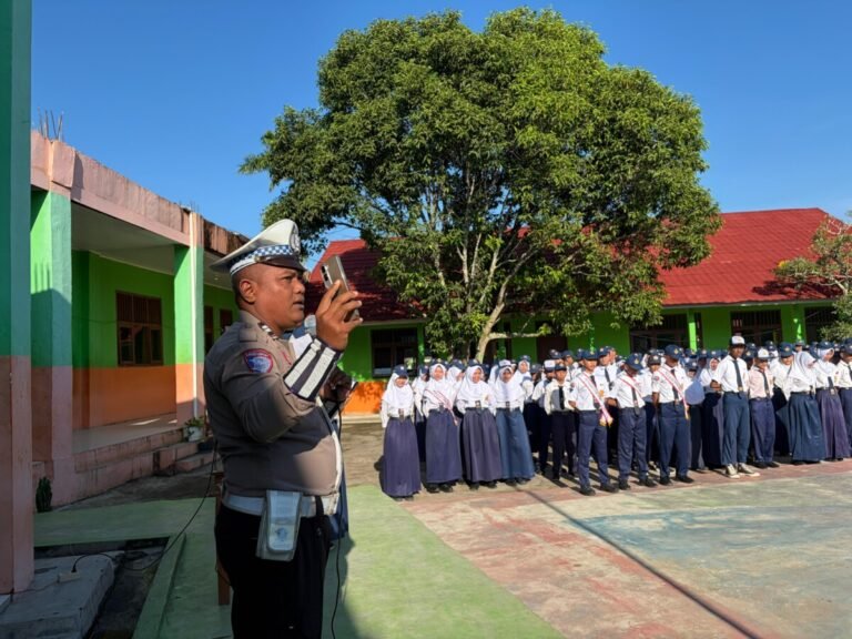Binluh sekolah SMP, Polisi Ingatkan Pelajar Bijak Bermedisos dan Tertib Berlalulintas
