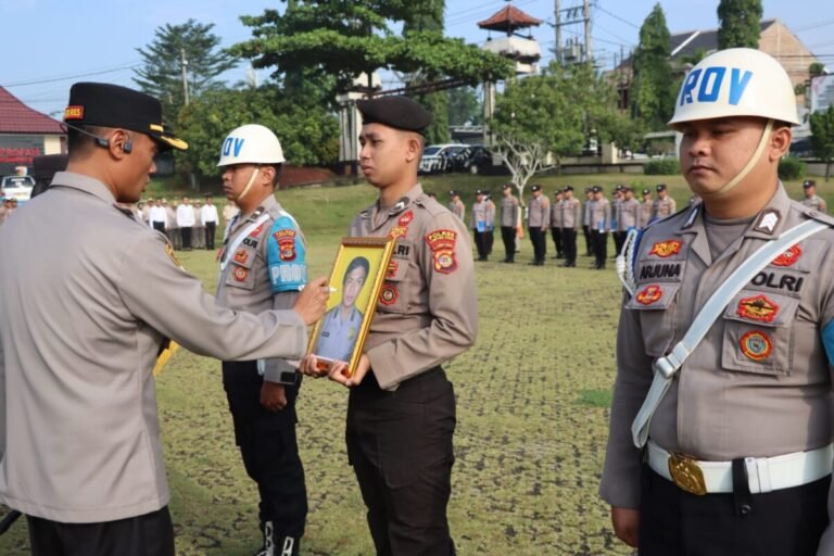 Polres Lampung Utara Gelar Upacara PTDH, Kapolres Tegaskan Komitmen Jaga Marwah Institusi