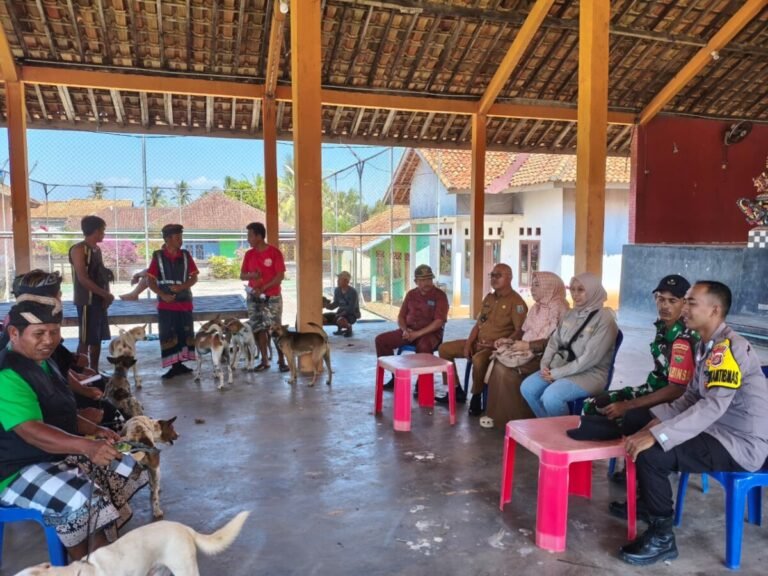 Semangat Hari Bhayangkara ke-80, Tiga Pilar Kampung Bali Sadhar Utara Sinergi Cegah Penyebaran Penyakit Rabies